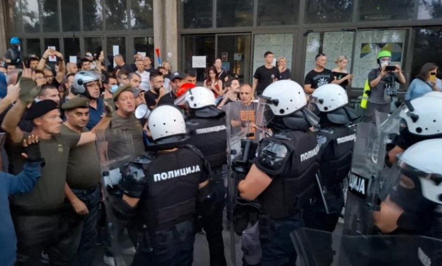 Serbi/ S’ndalen protestat, grumbullohen në Novi Sad, forca të shumta policie në kampus