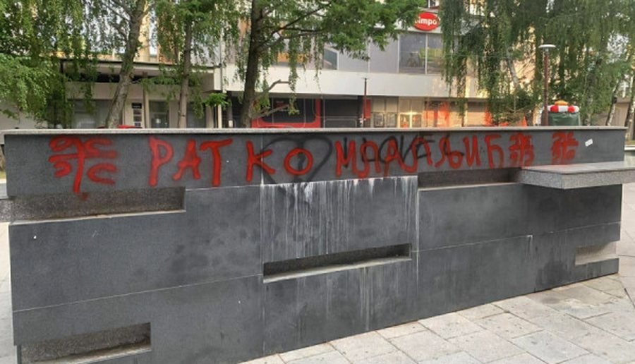 Sërish grafite në Bujanoc me emrin e kriminelit të luftës Ratko Mlladiç