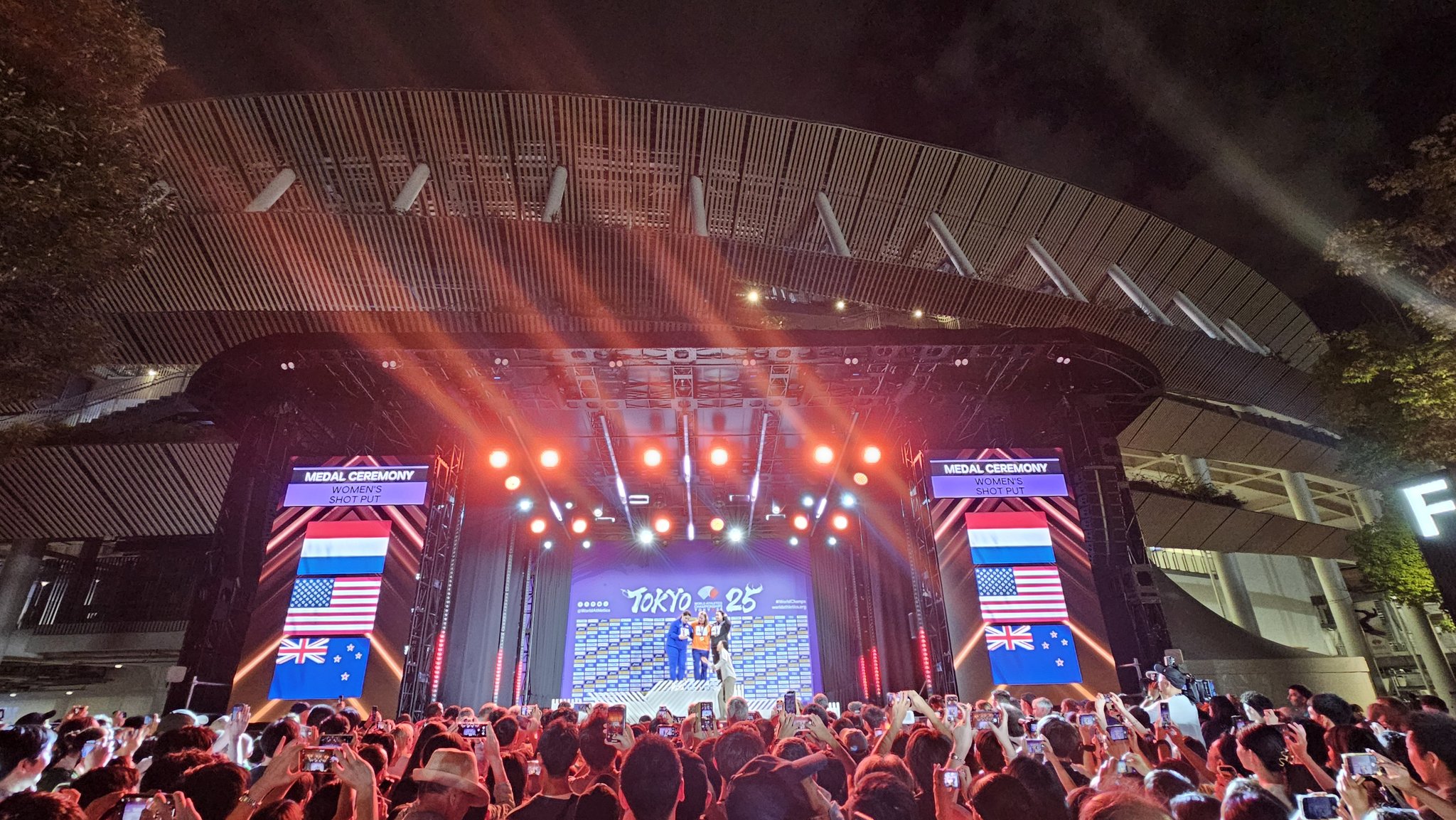 SHBA dominon në Botërorin e Atletikës, Lyes katër të arta radhazi në 200 m