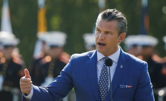 Shefi i Pentagonit Hegseth në takim me gjeneralët: Puna jonë është të përgatitemi për luftë