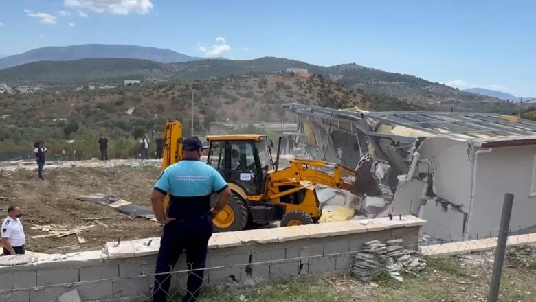 Shembet ndërtesa e kreut të AMP/ Kishte ndërtuar pa leje, rasti u bë publik një ditë më parë nga Rama