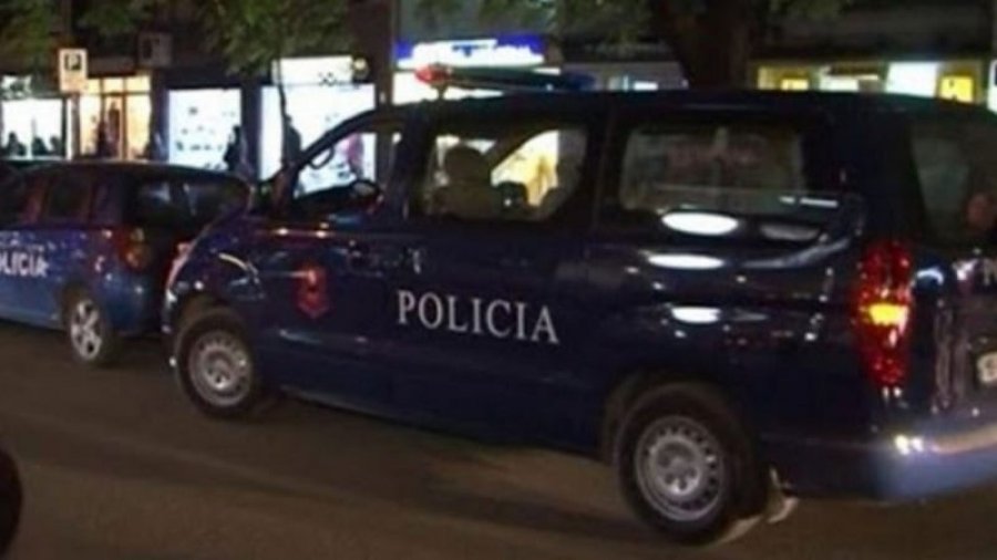 Sherr mes bashkëshortëve/ Korçarja e godet me pjatë, i shoqi përfundon në spital