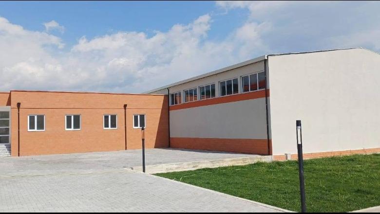 Shkolla 9-vjeçare ‘Kajo Karafili’ në Pogradec/ Rama ndan pamjet: Mirëpriti nxënësit me klasa moderne