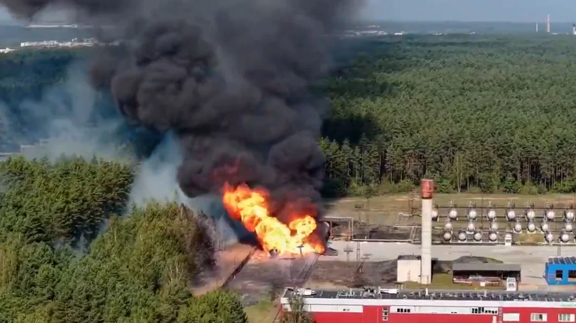 Shpërthen treni që transportonte naftë në Lituani, autoritetet evakuojnë zonën