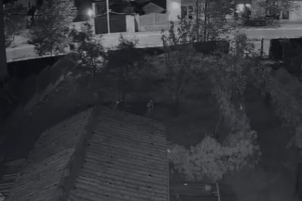 Shpërthim me eksploziv pranë banesës së deputetit të PD-së, Xhelal Mziu