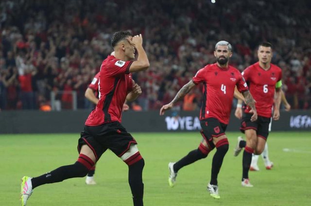 Shqipëria fiton ndaj Letonisë, parakalojmë Serbinë që asfaltohet nga Anglia