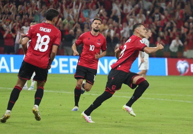 Shqipëria mban gjallë ëndrrën për në Botëror, mund Letoninë dhe lë mbrapa Serbinë