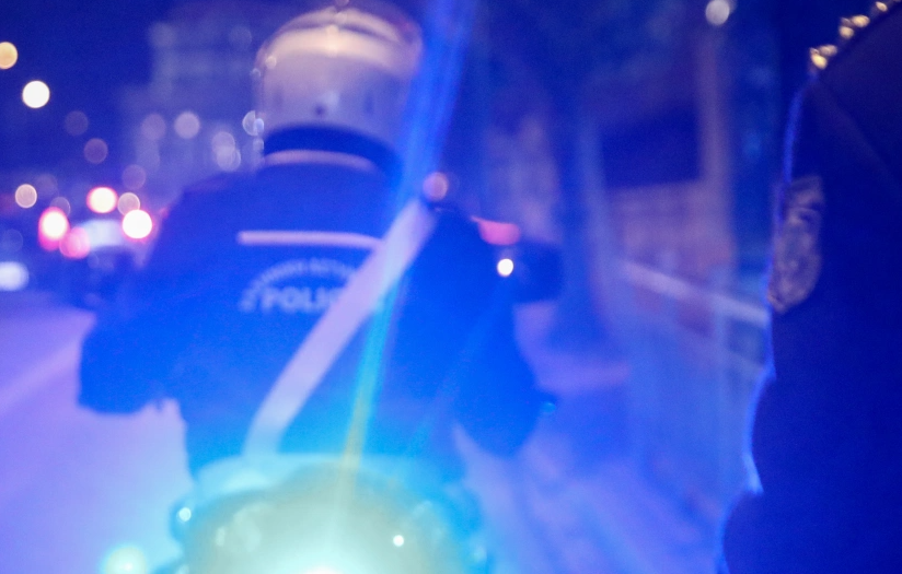 Shqiptari i arratisur nga burgu në Greqi plagos me thikë dhe grabit një 25-vjeçare ukrainase! Policia greke në ndjekje të tij