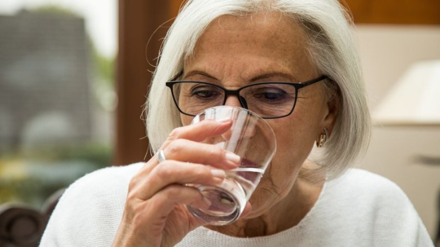 Shumë pak pështymë? Ja si ta kuroni gojën e thatë