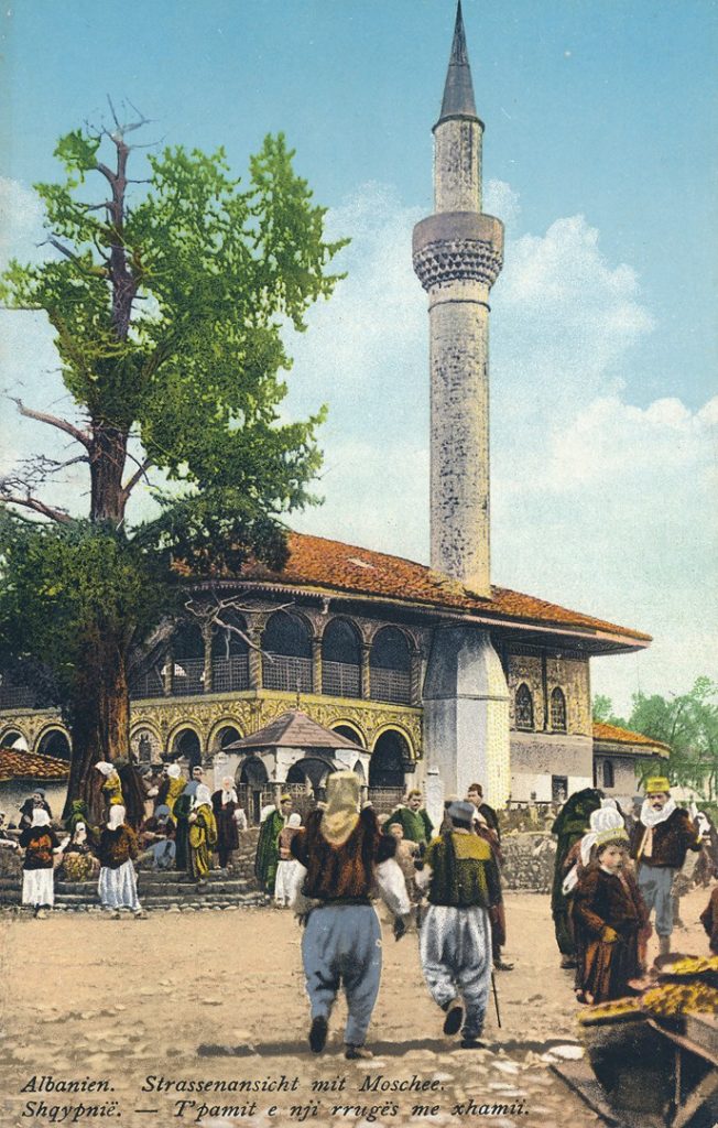 Si dukeshin kartolinat në Shqipërinë e dikurshme (Foto)