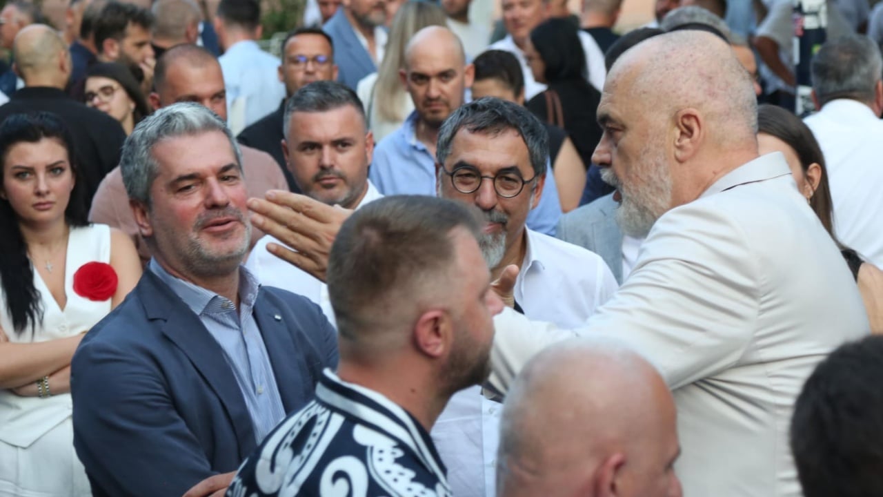 “Si mund të merren në Kadastër njerëz që s’janë të profesionit?!”/ Kryebashkiaku i Vlorës, Ermal Dredha jep dorëheqjen pas kritikave të Ramës