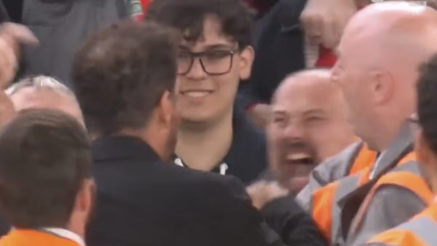 Simeone u “kacafyt” me tifozin e Liverpool-it: Më ofendoi gjithë ndeshjen, njeri jam edhe unë (video)