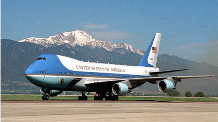 Situatë e frikshme me avionin Air Force One që transportoi Trumpin, një avion Spirit iu afrua
