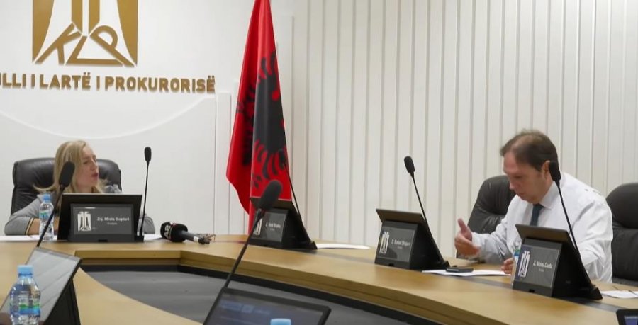 S’ka paqe në KLP, Stojani ‘përplaset’ prapë me kryetaren: Vetëm në komunizëm ecet me parrulla