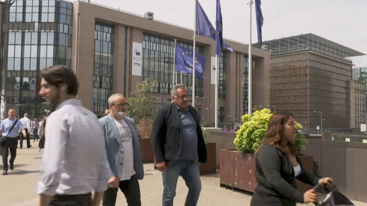 Sondazhi i eurobarometrit për besimin te BE, shqiptarët të parët në rajon për mbështetjen drejt anëtarësimit, serbët të fundit