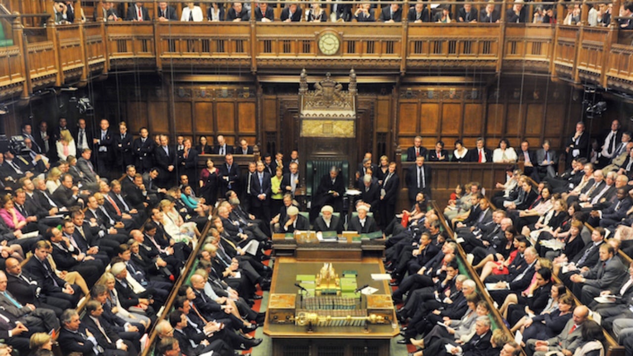 Sondazhi zbulon përmbysjen e zgjedhjeve në Britani/ Partia e Nigel Farage në prag të pushtetit, “tronditen” laburistët