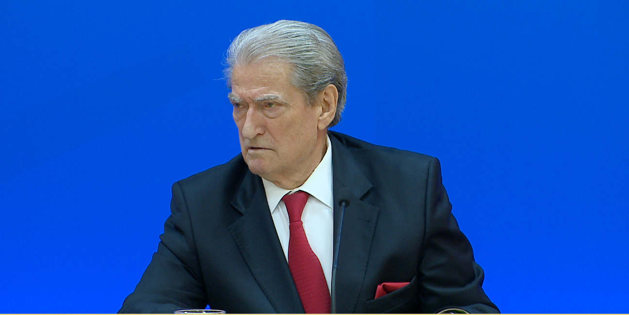 “Strategji e dështuar”/ Situata ‘e nxehtë’ në PD, reagon ashpër analisti: Partia e tij, është kthyer në biznes familjar