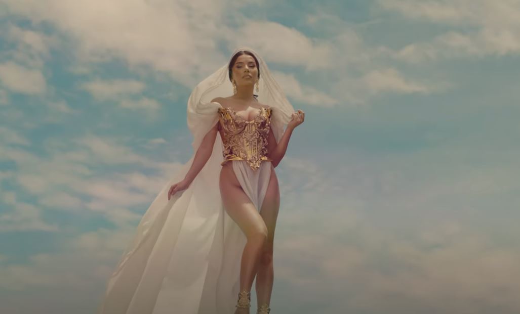 Suksesi ndërkombëtar, Tayna dedikim prekës: Shërim i fëmijës së brendshëm