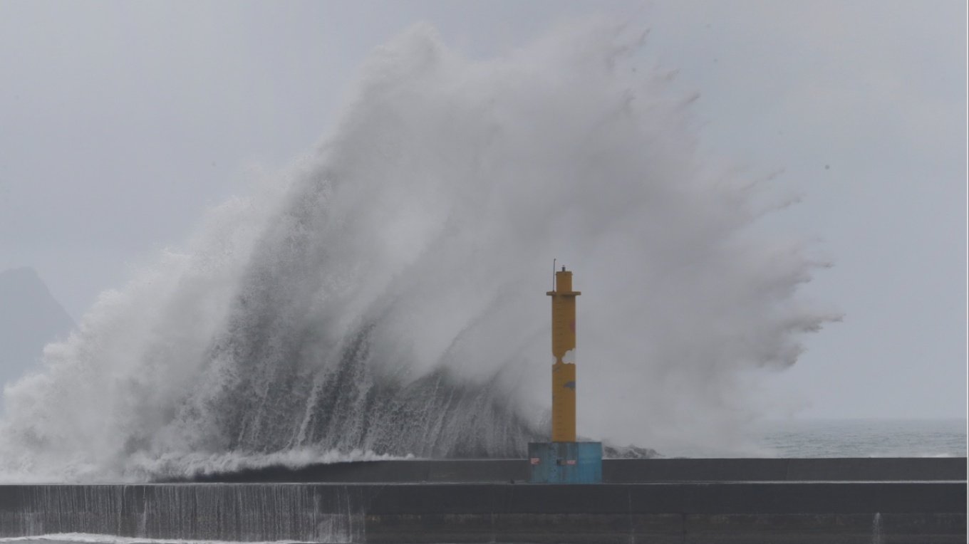 Tajfuni Ragasa kërcënon Filipinet me erëra që arrijnë shpejtësinë 250 km/orë, evakuohen disa zona