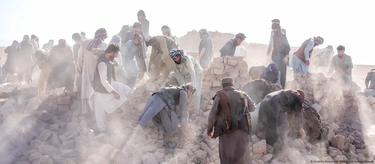 Talibanët krijojnë komitet të posaçëm për viktimat e tërmetit, ekipet e shpëtimit luftojnë me kohën në zonat malore të Kunarit