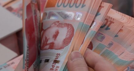 Të ardhurat e bankave nga interesat pësojnë rënie për herë të parë në pesë vjet