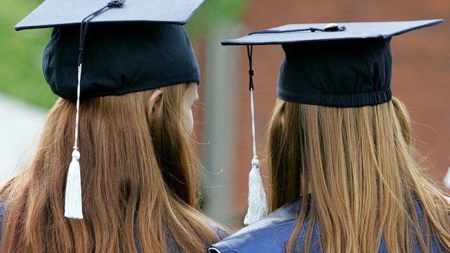 Të diplomuarit shqiptarë, më pak të paguarit në Europë, rroga mesatare sa gjysma e Serbisë