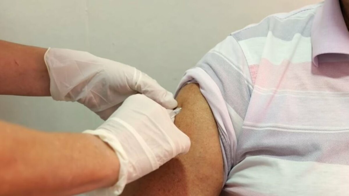 “Të moshuarit ju ftojnë të vaksinoheni”/ Rama thirrje qytetarëve: Rezervoni datën dhe orën për veten dhe fëmijët