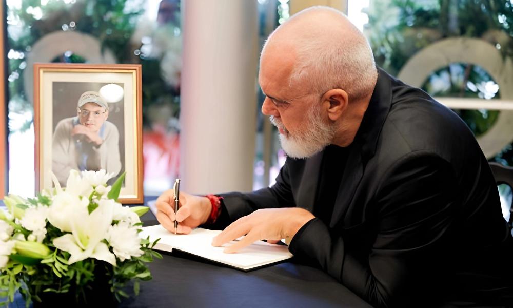 “Të ndahesh përgjithnjë nga zhurma e qytetit”/ Mesazhi i Ramës në librin e ngushëllimeve për Dhimitër Anagnostin