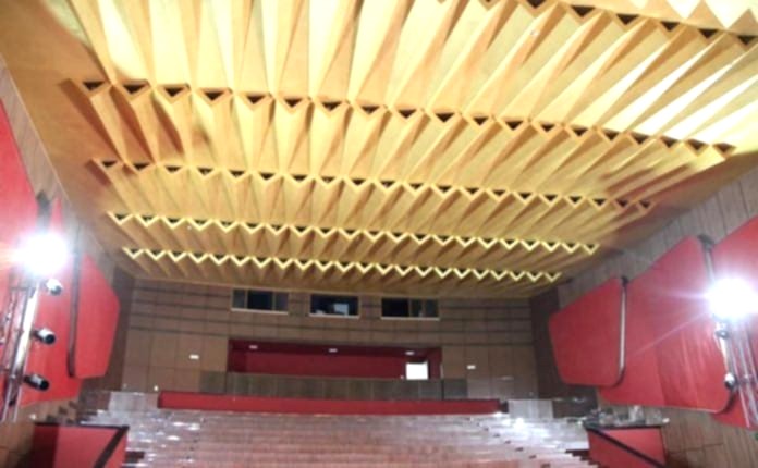 Teatri “Bylis” nis sezonin e ri artistik me një komedi, tre premiera do të jenë në skenën teatrore