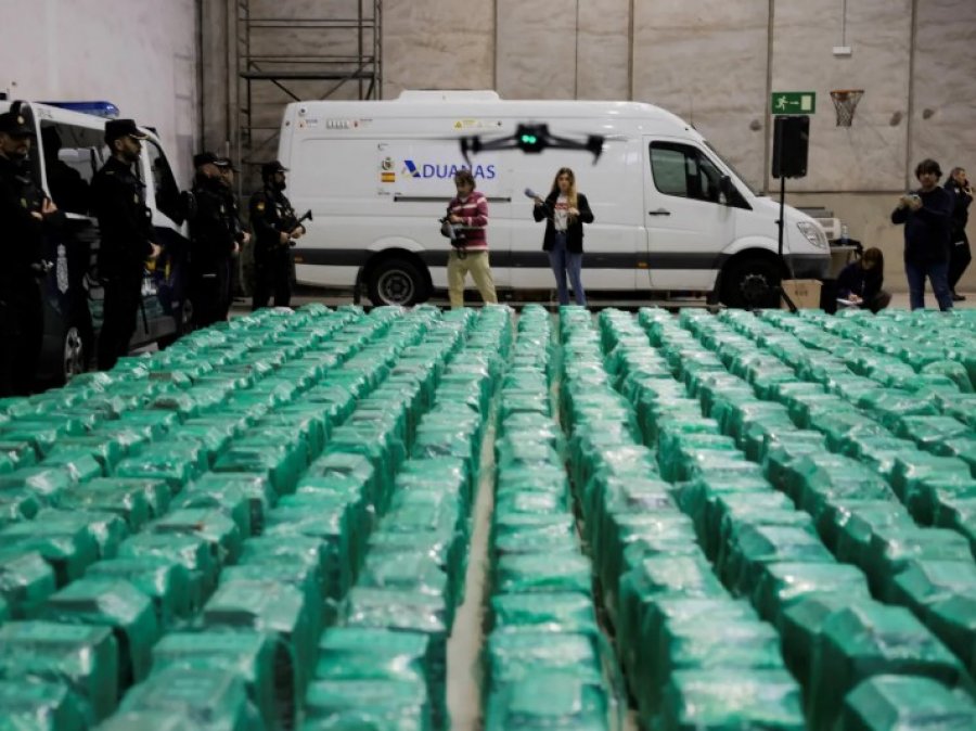 Televizioni publik zviceran: Grupet kriminale nga Shqipëria dhe rajoni dominojnë trafikun e kokainës