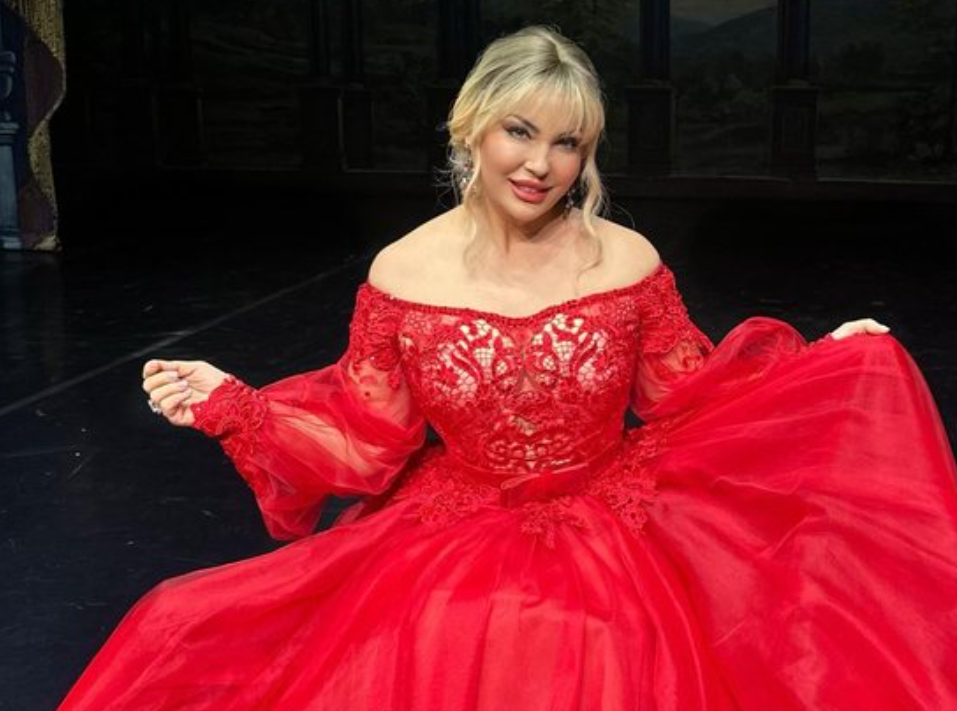 Tenori italian harroi ta priste, soprano Eva Golemi rrëzohet në skenë