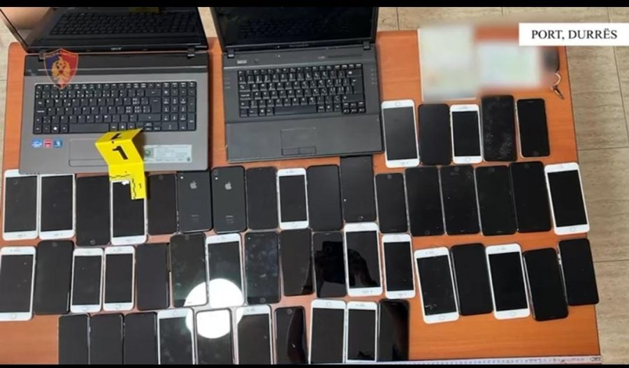 Tentoi të fuste kontrabandë 49 iPhone në Shqipëri, arrestohet në Portin e Durrësit 53-vjeçari nga Kosova