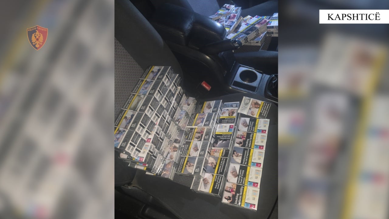 Tentuan të kontrabandonin dhjetëra steka me cigare në pikën kufitare të Kapshticës, e pësojnë dy vëllezërit