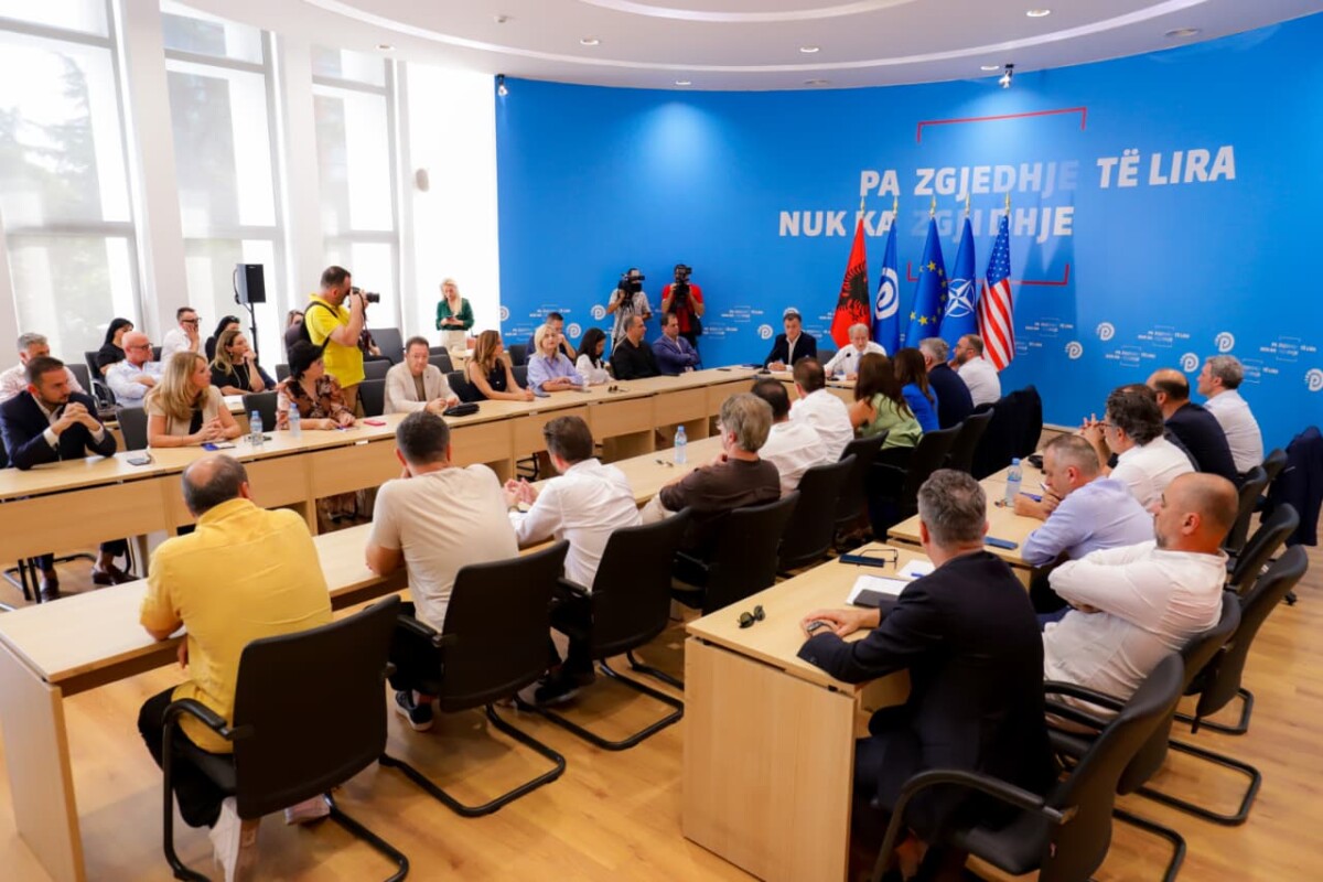 “Themelore fjala dhe vota e lirë!”/ Berisha: Parlamentin do e hapim me Komision Hetimor për zgjedhjet dhe McGonigal-in