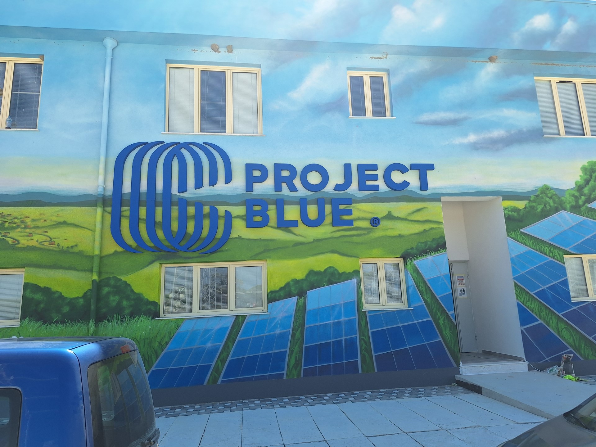 Tirana Bank udhëheq kredinë sindikale prej 20 mln euro për ndërtimin e impiantit fotovoltaik në Fier