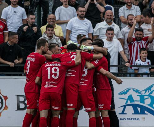 Tirana dhe Vllaznia e donin për pankinën, klubi ndan përfundimisht rrugët me trajnerin