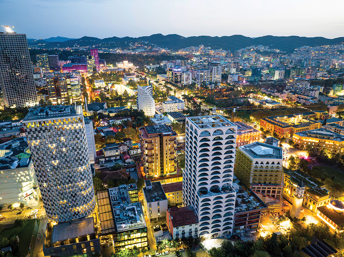 Tirana mbushet me kulla, por popullsia u shtua vetëm me 1.7 mijë banorë në 2024