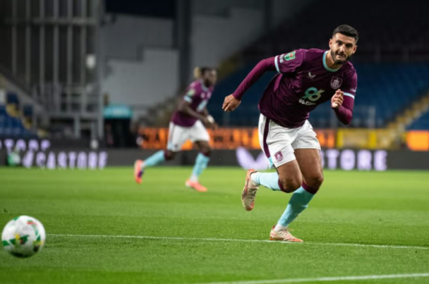 Trajneri i Bërnlit merr në mbrojtje Brojës pas kritikave