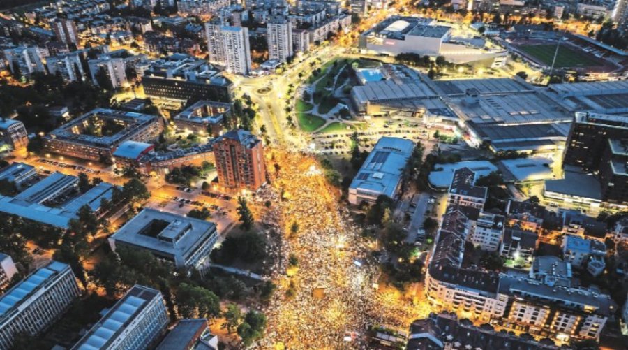 Trazirat në Serbi, nga protestat e studentëve, tek sulmet e tabloidëve