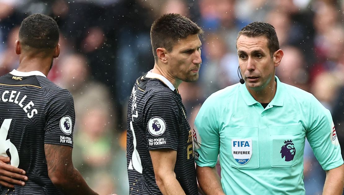 Tronditje në Premier League: Ish-arbitri akuzohet për imazhe të pahijshme të një të mituri!