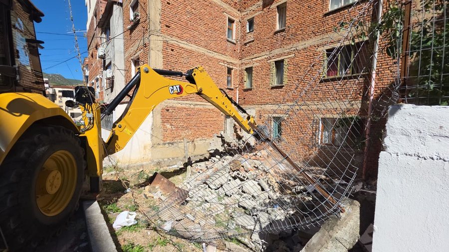 Trotuaret dhe sheshet e zaptuara, nis aksioni për lirimin e hapësirave publike në Pogradec