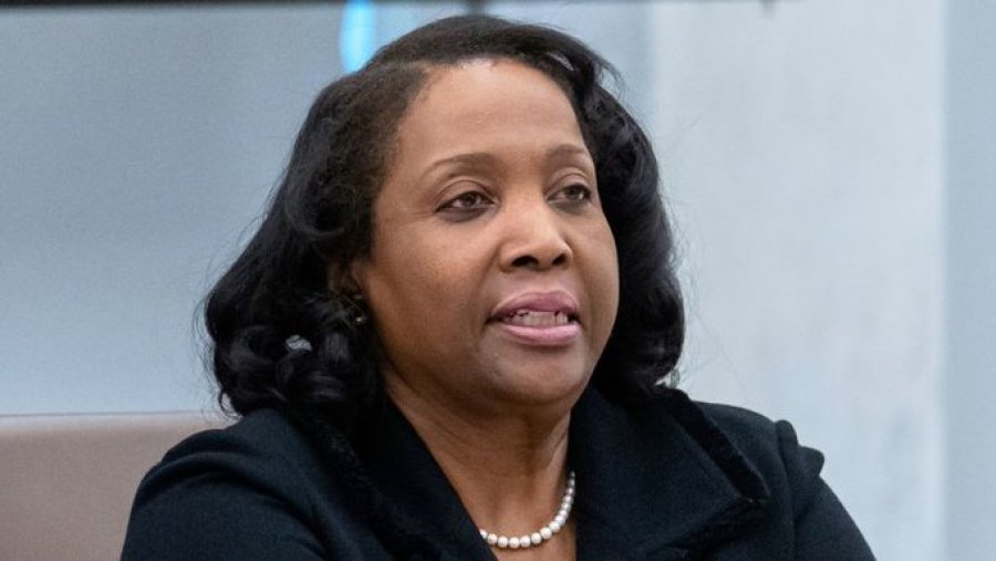 Trump godet Rezervën Federale: Kërkon shkarkimin e guvernatores Cook, akuzon për mashtrim dhe presion mbi normat e interesit