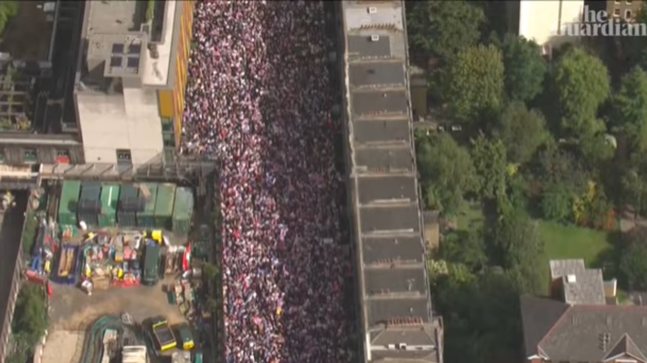 Tubimi i ekstremit të djathtë në Londër, më shumë se 110 mijë njerëz në protestë, përleshje të dhunshme me policinë