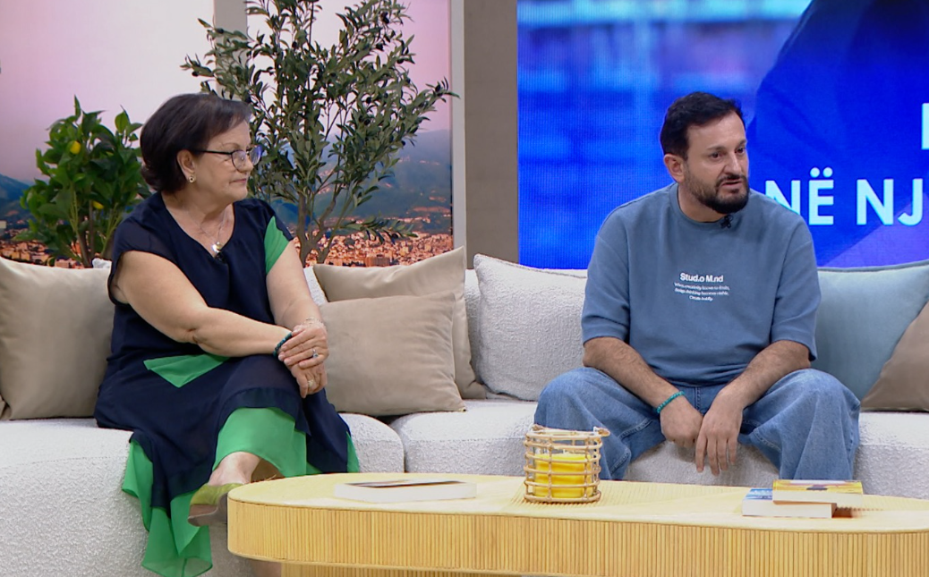 “U abuzova për 7 vite nga i forti i lagjes”, trondit gazetari Tozaj: Rrëfen dramën e jetës në prani të nënës