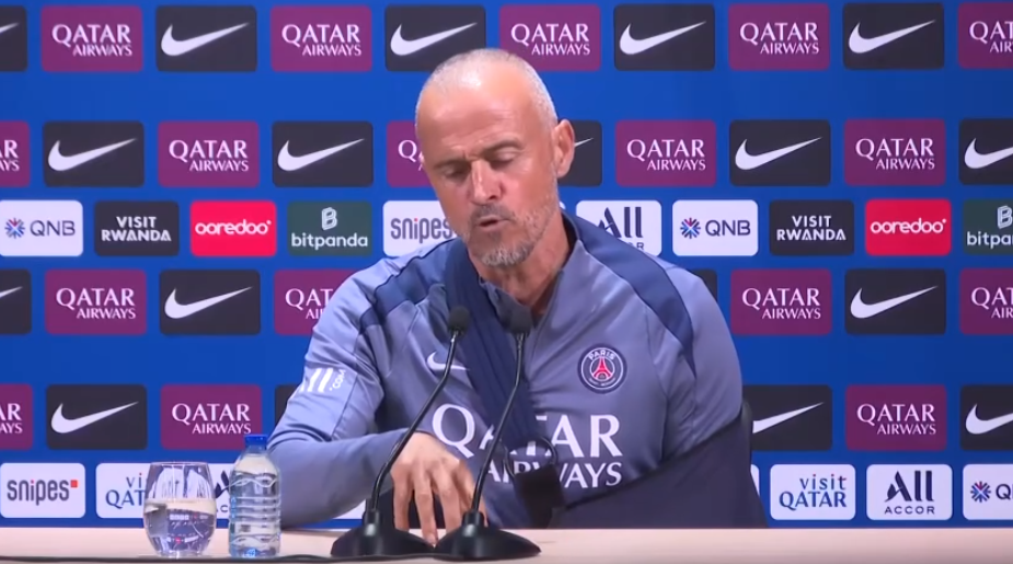 U aksidentua me biçikletë dhe operua, Luis Enrique shfaqet ne konferencë “i fashuar”