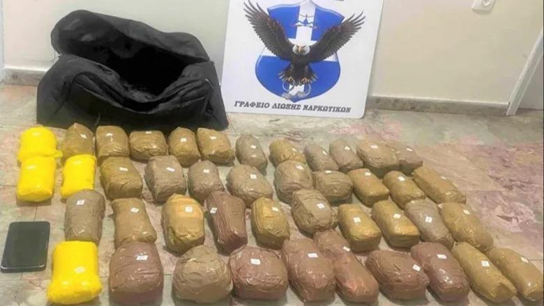 U kap duke transportuar 21.5 kg heroinë në pyjet e Follorinës, arrestohet shqiptari në Greqi