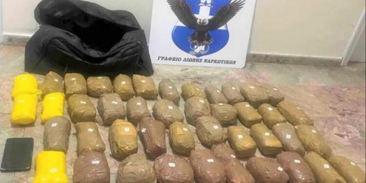 U kap duke transportuar heroinë në pyjet e Follorinës, arrestohet shqiptari në Greqi