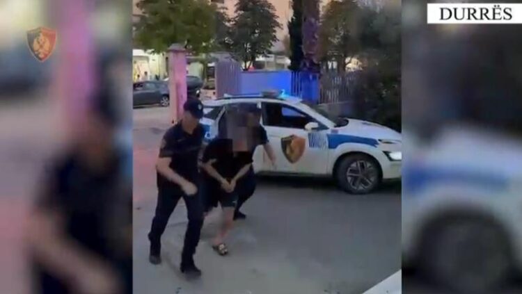 U kap duke transportuar kokainë, arrestohet 22-vjeçari në autostradën Tiranë-Durrës