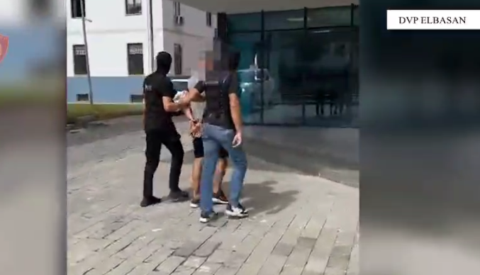 U shpall në kërkim për shitjen e lëndëve narkotike, arrestohet 44-vjeçari në Elbasan