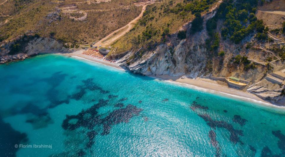 Udhëtime/Rangetravel:Plazhi i Pasqyrave në Ksamil, një nga më të bukurit në botë